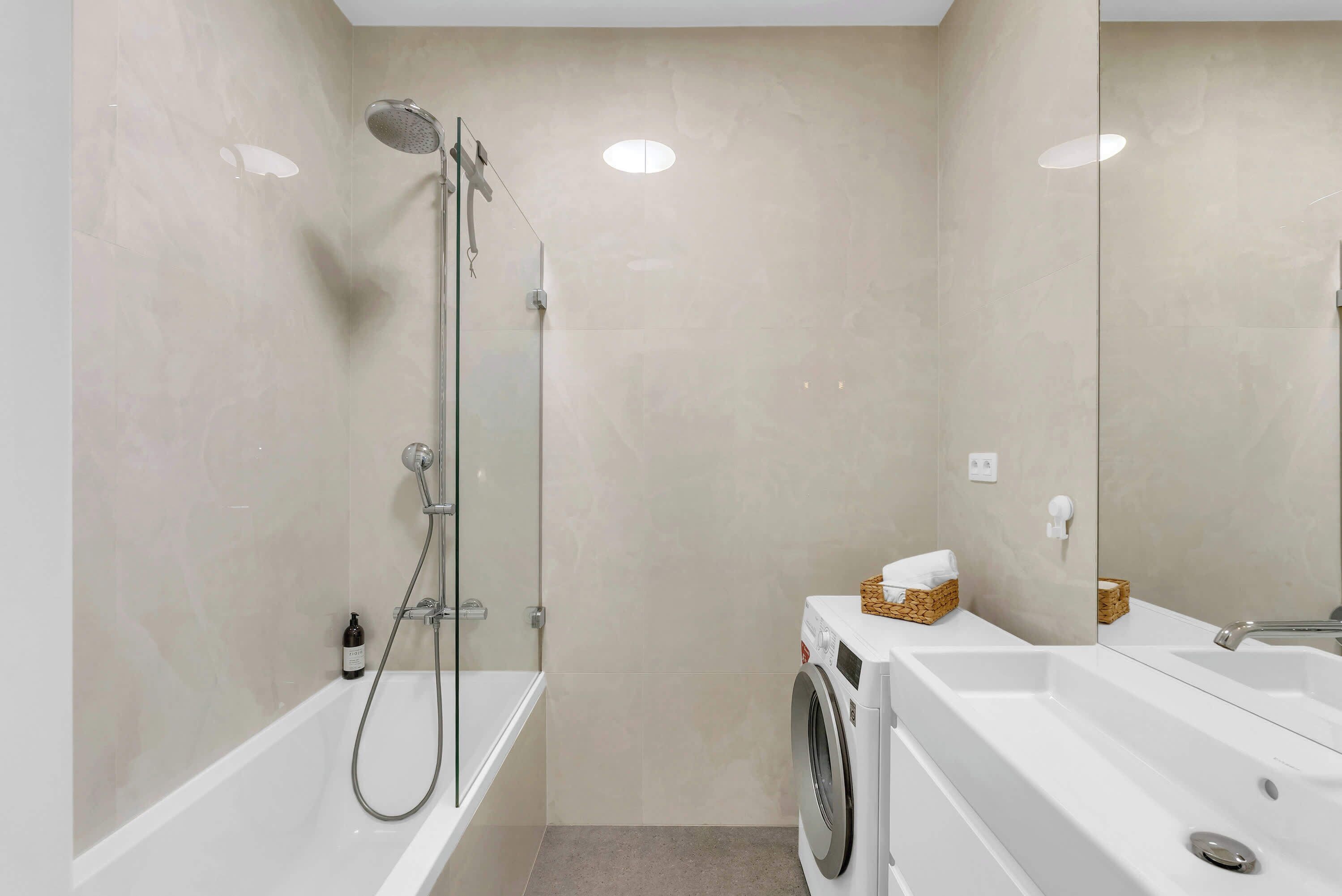 Shower, hair dryer, towels
