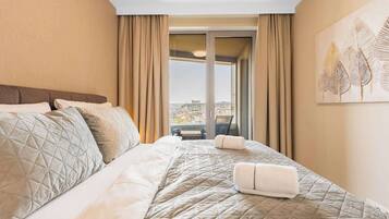 Iron/ironing board, WiFi, bed sheets
