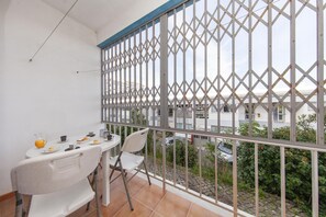 Outdoor dining - B56 - Baluarte Cul de Sac Flat in Lagos (Lagos)