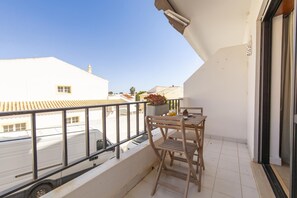 Outdoor dining - B93 - Miralvor 2 Bed Apartment in Alvor (Alvor)