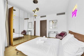 Iron/ironing board, WiFi, bed sheets - Skypark's Modern Suite (Bratislava - Old Town)