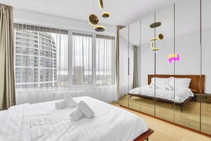 Iron/ironing board, WiFi, bed sheets - Skypark's Modern Suite (Bratislava - Old Town)