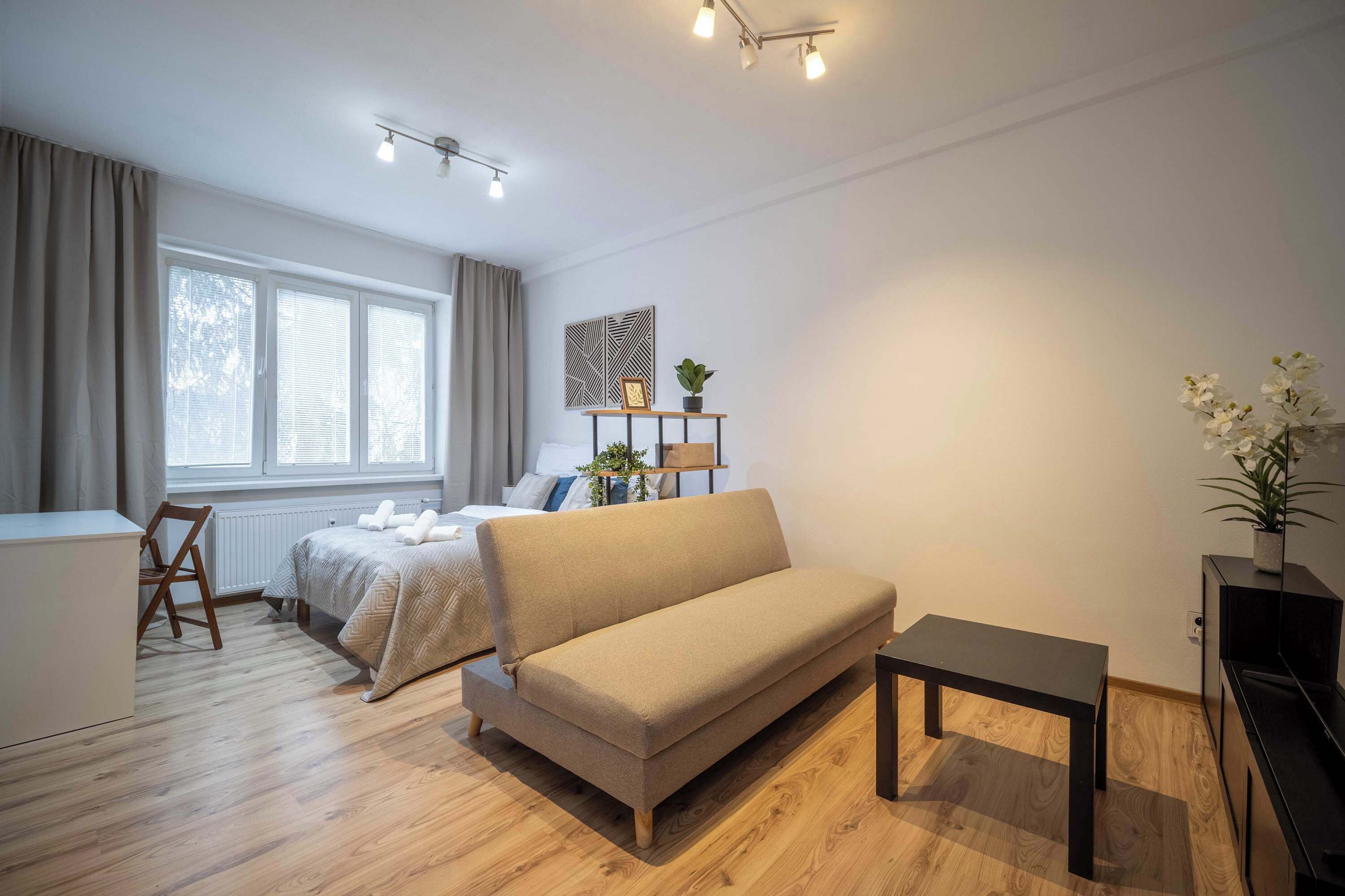TV, fireplace, offices