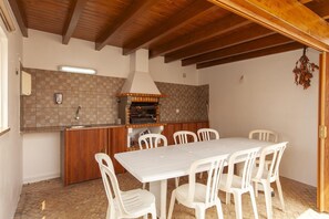 Dining - L 04 - Bedroom 4 Western Mos Guesthouse (Lagos)