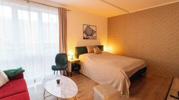 Iron/ironing board, WiFi, bed sheets
