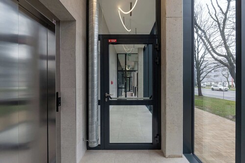 Brand New Modern Apartment - Workspace, Balcony & Parking
