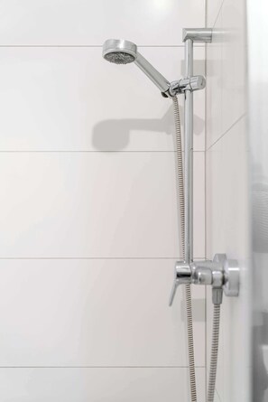 Shower, hair dryer, towels, shampoo