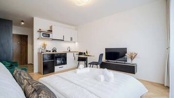 Iron/ironing board, WiFi, bed sheets