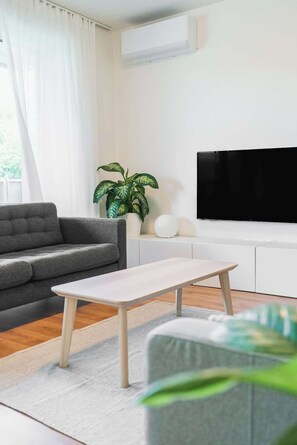 Living area - Bright Design City Loft with Balcony (Bratislava)