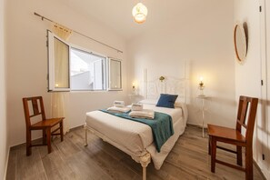 Free WiFi, bed sheets - B100 - Abrotea Quaint 2 Bed Apartment in Lagos (Lagos)