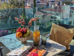 Outdoor dining - Qoople Admiral Premium Residence (Alanya)