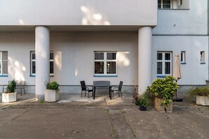 Outdoor dining - Central Designer Loft - Modern & Chic (Bratislava - Old Town)