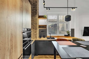 Fridge, microwave, oven, stovetop