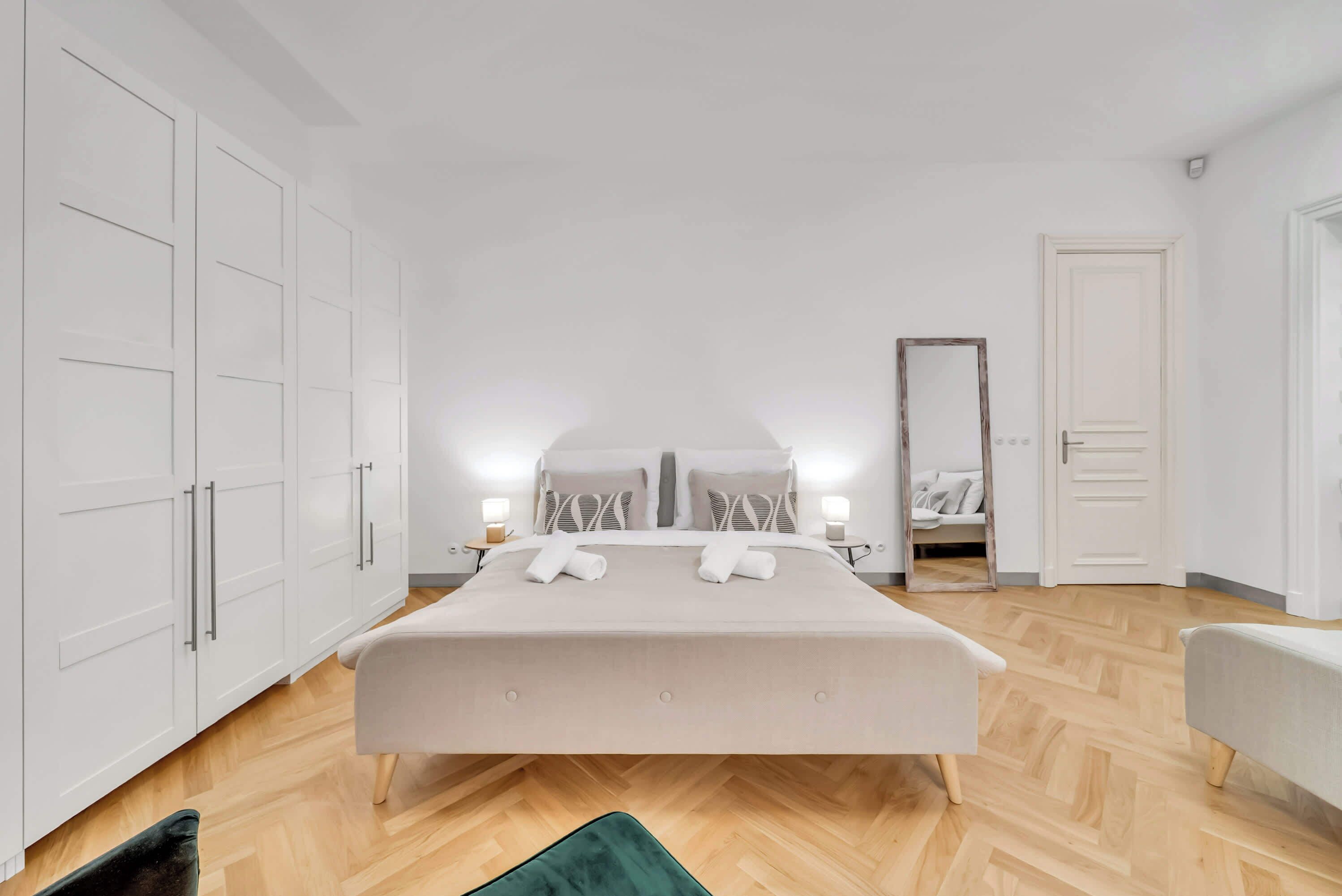 3 bedrooms, desk, iron/ironing board, WiFi