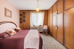 Room - Apartment 'La Casetta Di Marilena' with Mountain View, Balcony and Wi-Fi (Bindo)