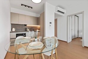 Dining - Eurovea Tower Apt 1 Danube View (Bratislava)