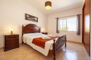 Room - FF 03 - Bedroom 3 in Sea Breeze Guesthouse (Lagos)