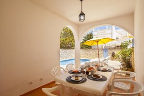 Outdoor dining - FF 03 - Bedroom 3 in Sea Breeze Guesthouse (Lagos)