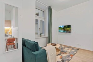 TV, offices - Garden Haven Studio in Old Town (Bratislava - Old Town)