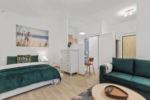 Iron/ironing board, WiFi, bed sheets - Garden Haven Studio in Old Town (Bratislava - Old Town)