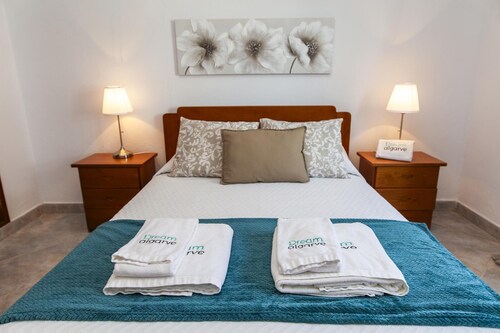 W 03 - Bedroom 3 in Topside Luz Guesthouse