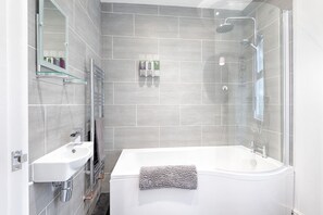 Hair dryer - 4-Bed Contractor Home • Garden • Near M4 & City (Brynhyfryd)