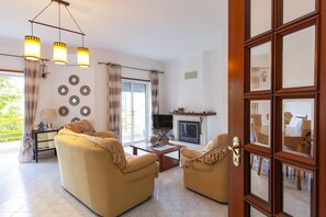TV - B102 -  Sol Sol Lagos Apartment (Lagos)