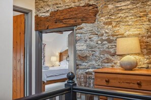 Room - 3 Bed Cottage • Parking • Ideal for Work Trips (Pontardawe)