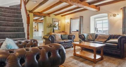 3 Bed Cottage • Parking • Ideal for Work Trips