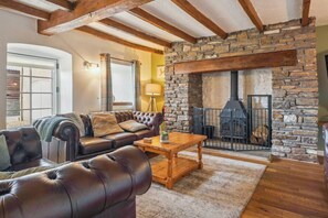 Living area - 3 Bed Cottage • Parking • Ideal for Work Trips (Pontardawe)