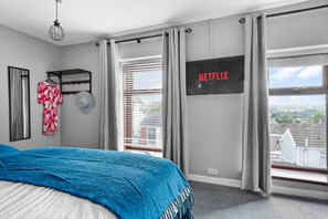 Strykjärn/strykbräda, resesäng, wi-fi och sängkläder