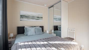 Comfort Cabin, Balcony, Courtyard View