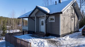 Front of property - Villa Magnolia 2 -Comfy Villa with Sauna (Jämsä)