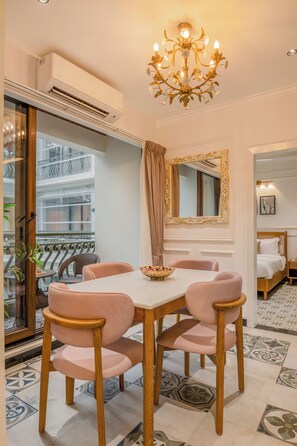 Appartement, 2 chambres, balcon | Restauration