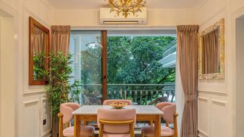 Appartamento, 2 camere da letto, balcone | Ristoranti