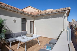 Outdoor dining - Exclusive penthouse with private terrace in Granada. Buensuceso IV (Granada)