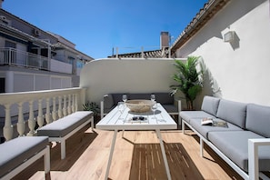 Outdoor dining - Exclusive penthouse with private terrace in Granada. Buensuceso IV (Granada)