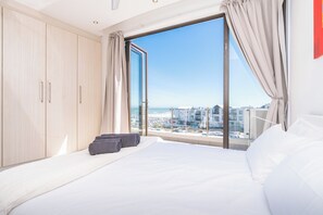 Iron/ironing board, Internet, bed sheets - Penthouse with the best view in Big Bay, Cape Town (Cape Town)