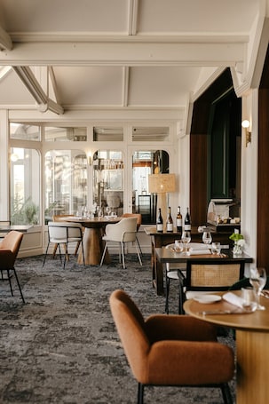 Dining. Maison Le Goyen