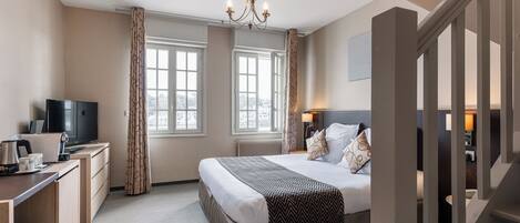 Premium bedding, in-room safe, blackout curtains, soundproofing