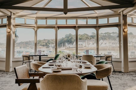 Dining. Maison Le Goyen