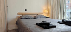 1 bedroom, WiFi, bed sheets - Seaside Apartment with Large Terrace & Views (Knokke-Heist)