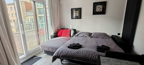 1 bedroom, WiFi, bed sheets - Seaside Apartment with Large Terrace & Views (Knokke-Heist)