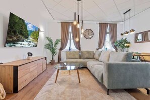 Living area - Luxe Living at Old Town Center (Bratislava - Old Town)