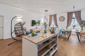 Living area - Luxe Living at Old Town Center (Bratislava - Old Town)