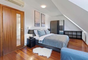 Iron/ironing board, WiFi, bed sheets - Urban Elegance Retreat (Bratislava - Old Town)