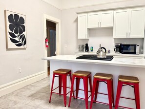 Private kitchen - GORGEOUS 3 BEDROOM IN DOWNTOWN  (Oakland)