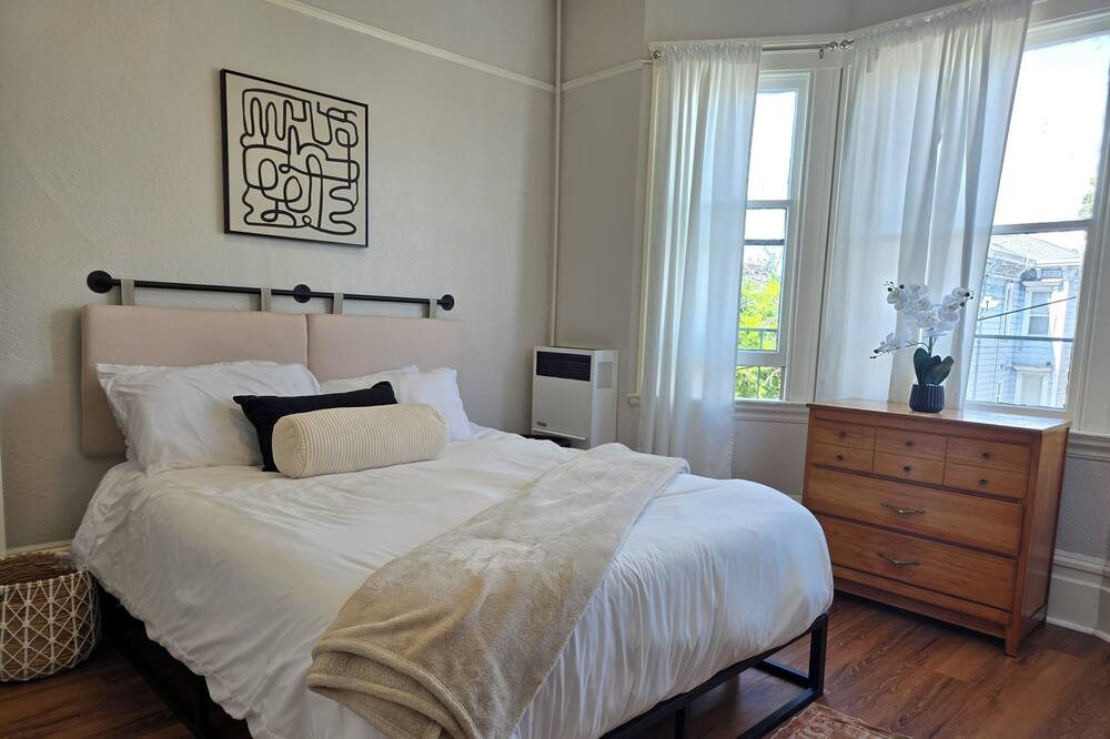 GORGEOUS 3 BEDROOM IN DOWNTOWN