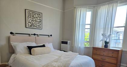 GORGEOUS 3 BEDROOM IN DOWNTOWN