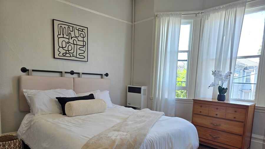 GORGEOUS 3 BEDROOM IN DOWNTOWN